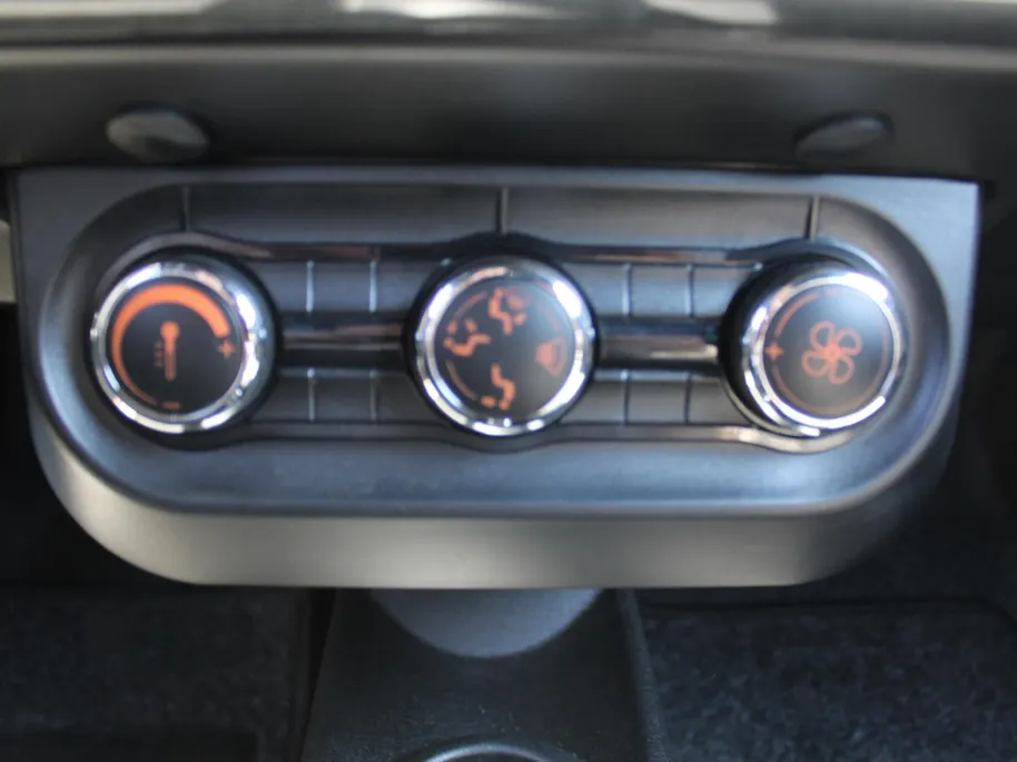 Ligier JS60 Chic | Airco | 15' LM | Automaat | Leer | PDC | Camera | Stuurbekrachtiging | Zeer weinig km | Two tone |