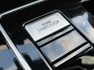 Volkswagen Golf 1.5eTSI/150PK DSG R-Line Blackstyle · Panoramadak · Trekhaak · Apple/Android Car Play · Camera · Garantie t/m 23-11-2030 of 100.000km