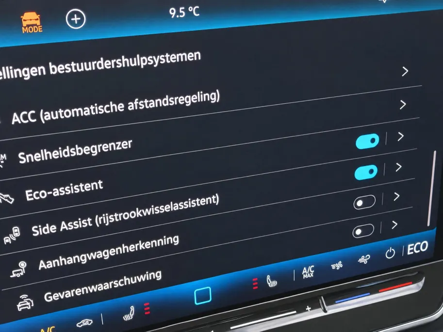 Volkswagen ID.7 Tourer Pro 77 kWh 210kW/286PK · Trekhaak · 360°Camera · Stoel- stuur- & voorruitverwarming · Garantie t/m 16-10-2027
