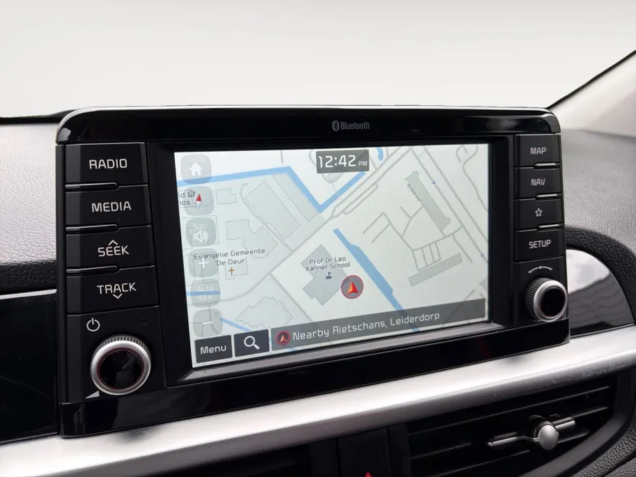 Kia Picanto 1.0 MPi GT-Line Edition Apple Carplay/Android Auto , navi , cruise , lm velgen , tel , camera , usb , sport stoelen , super mooie uitvoering . auto is voorzien van een nieuwe koppeling