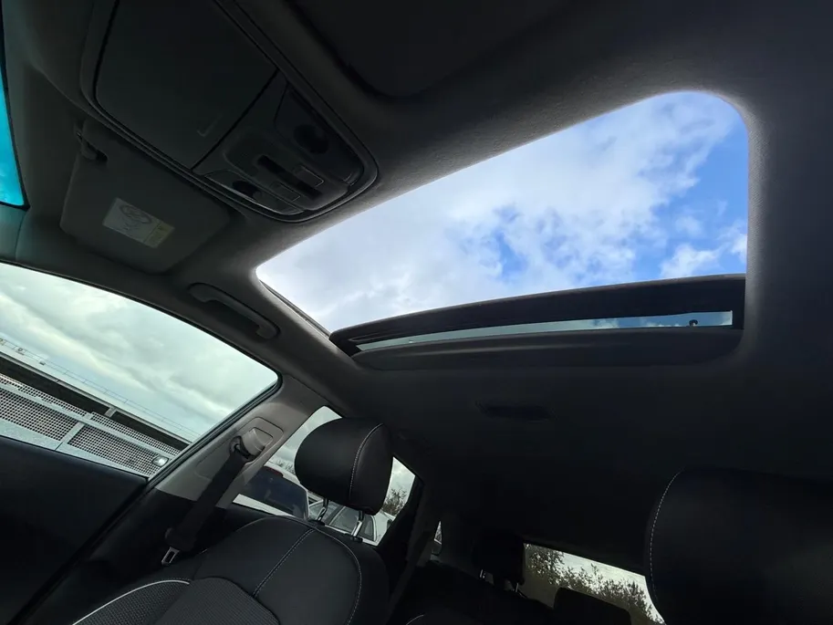 Kia e-Niro DynamicPlusLine 64 kWh | *1E EIGENAAR | FABRIEKSGARANTIE | SCHUIF- KANTELDAK | APPLE CARPLAY/ ANDROID AUTO | NAVI | CAMERA | STUUR/ STOELVERWARMING | STOF/ LEDER | ETC…