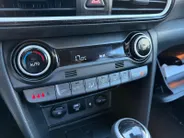 Hyundai Kona 1.6 GDI HEV Premium 105PK AUTOMAAT | Navigatie | Trekhaak| Two Tone| Climate Control| Stuur verwarming| Stoel verwarming|