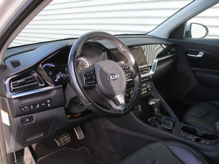 Kia Niro 1.6 GDi Hybrid DynamicPlusLine | Stuur-/stoelverwarming | Camera | Leer | Navi | Clima | Cruise adapt. | LED | Keyless | 16' LM |