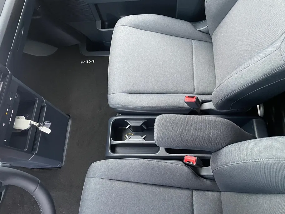 Kia PV5 L2H1 Plus 51.5 kWh | Stoel verwarming | Navigatie |  Climate control | All-Season banden |  4,420L inhoud | DEMO