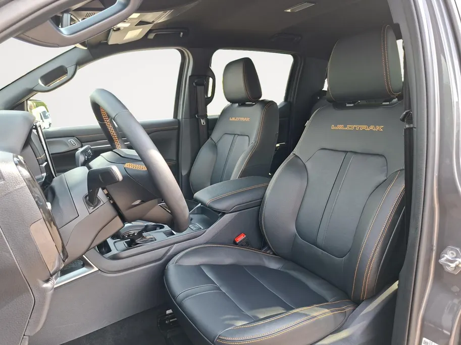 Ford Ranger Wildtrak 2.3 PHEV 279pk 10-traps automaat | 5 persoons | GRIJS kenteken | 0,99% rente | Trekhaak | Leder | Direct leverbaar