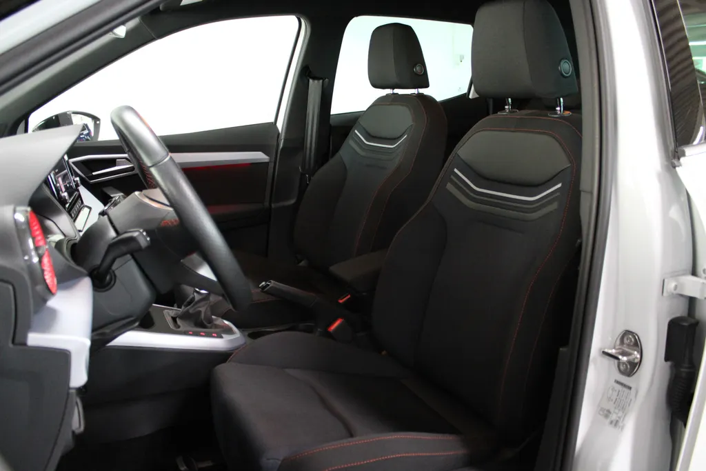 SEAT Arona 1.0 TSI FR / Full LED Verlichting / 17'' LMV /