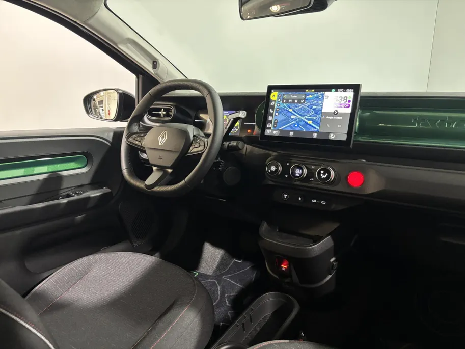 Renault Twingo Urban Range Techno 27.5 kWh Automaat | Demo - Beschikbaar per 01-10-2026 | Armsteun | Camera | Parkeersensoren | Climate Control | Full LED | Adaptive Cruise Control | Navigatie | 18' Lichtmetalen Velgen |