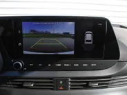 Hyundai i20 1.2 MPI Comfort | BTW Auto | Stuur-/stoelverwarming | Camera | Navi | Apple Carplay | Android Auto | Cruise | 16' LM | All seasons | Airco |