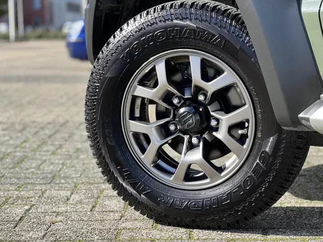 Suzuki Jimny 1.5 Stijl Automaat | Apple Carplay & Android Auto | Climate Control | Noppenbanden | 4 Zitplaatsen