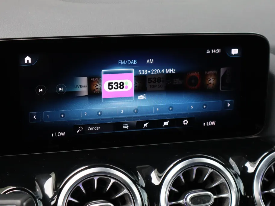 Mercedes-Benz GLA 200 Business Solution AMG l Trekhaak l Stoelverwarming l Memory