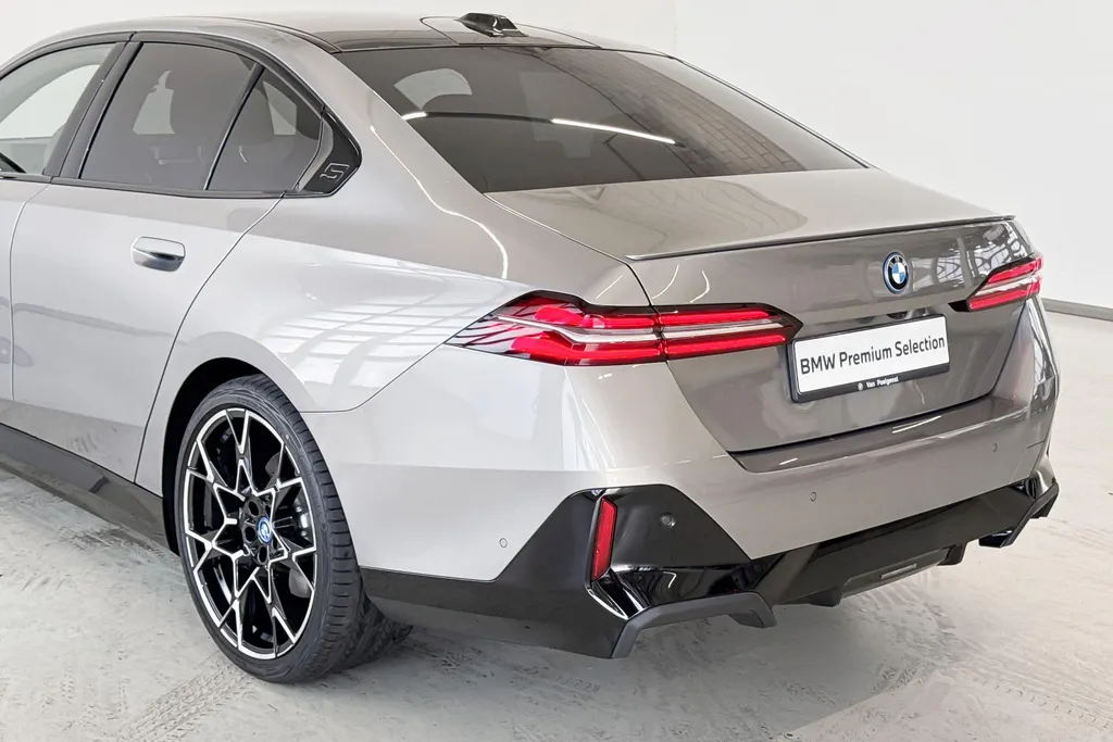 BMW i5 Sedan eDrive40 M Sport Edition