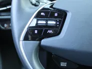 Kia Niro EV Air 64.8 kWh | Stuur-/stoelverwarming | Camera | Cruise adapt. | 17' LM | Elekt. stoelverstelling | Dodehoek detectie | LED | Clima |