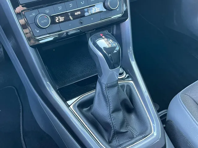 Volkswagen T-Cross 1.0 TSI Life AUTOMAAT | NAVIGATIE | APPLE CARPLAY | ANDROID AUTO | 17 INCH LMV | STOELVERWARMING | ADAPTIVE CRUISE CONTROL |