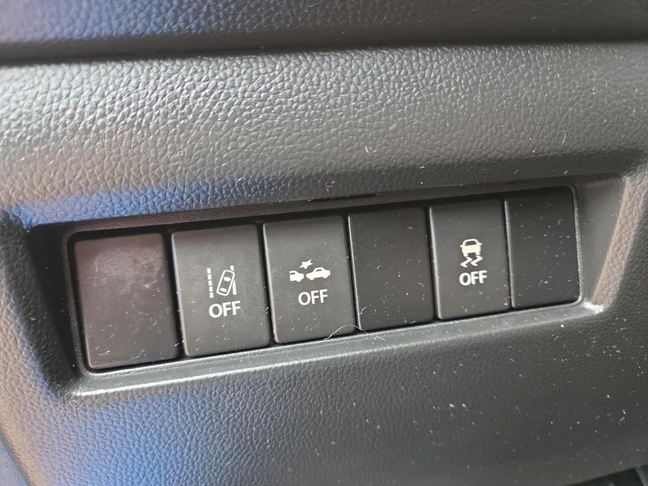 Suzuki Swift 1.0 Stijl Automaat | Navi | Camera | Cruise & climate control | Stoelverwarming | Two-tone Metallic lak | Apple Carplay/Android Auto | Bovag garantie | NAP