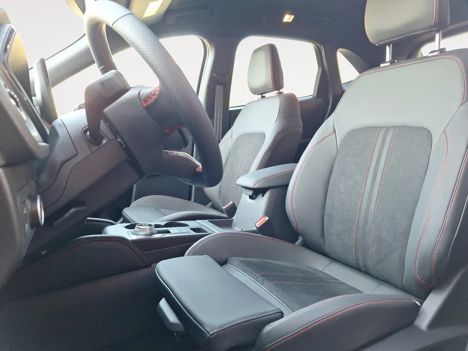 Ford Kuga 2.5 PHEV ST-Line X | Black Pack | Winterpack | Matrix Ledkoplampen | El. Trekhaak | 360Camera | Adaptive Cruisecontrol | Dodehoekdetectie | 20' Lichtmetaal | Draadloze Apple Carplay&Android Auto | B&O Audio | El. Vert. bestuurderstoel + geheugen | Nieuw t