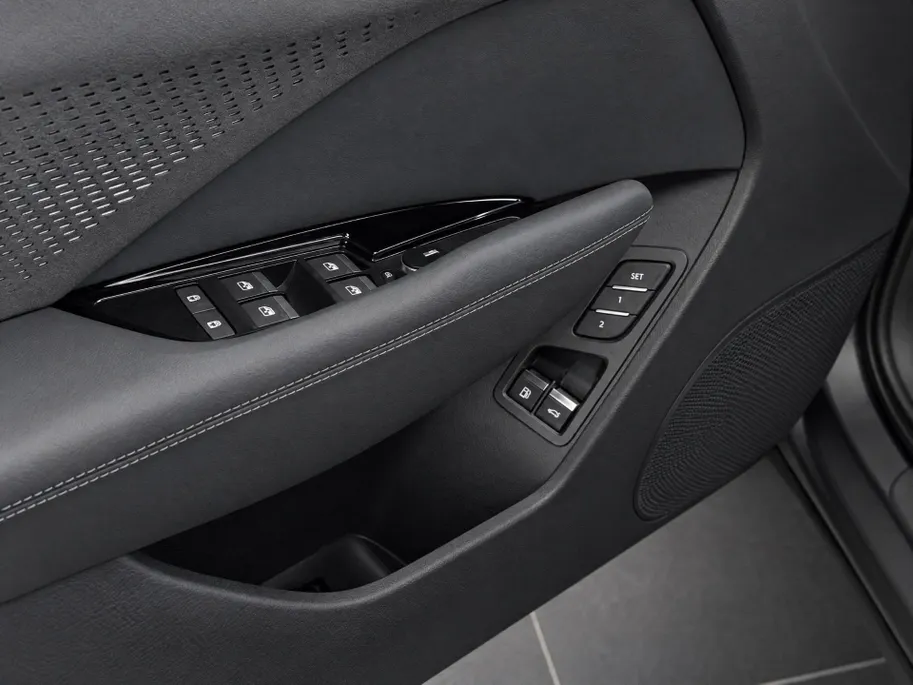 Audi Q3 e-hybrid S edition 272 PK · Tech pro · Trekhaak elek. wegklapbaar · Glazen panoramadak