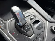 Lynk & Co 01 1.5 Apple Carplay/Android Auto , stoelverwarming , panoramadak , navigatiesysteem full map , camera 360 , elektrisch verstelb. bestuurdersstoel met geheugen , elektrisch bedienbare achterklep ,                                               lichtmetalen ve