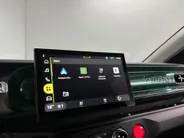 Renault Twingo Urban Range Techno 27.5 kWh Automaat | Demo - Beschikbaar per 01-10-2026 | Armsteun | Camera | Parkeersensoren | Climate Control | Full LED | Adaptive Cruise Control | Navigatie | 18' Lichtmetalen Velgen |