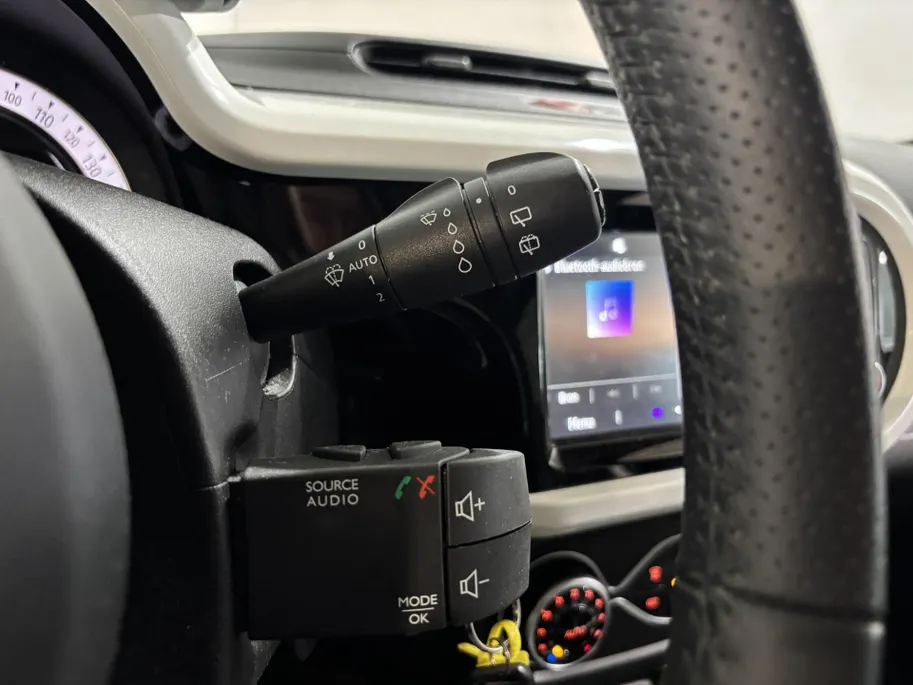 Renault Twingo Z.E. R80 Intens Automaat | 1e eigenaar | Apple CarPlay/Android Auto | Climate Control | Lichtmetalen Velgen | Cruise Control | Licht & Regen Sensor | Half Leder | Privacy Glass | Elektrische Ramen & Spiegels |