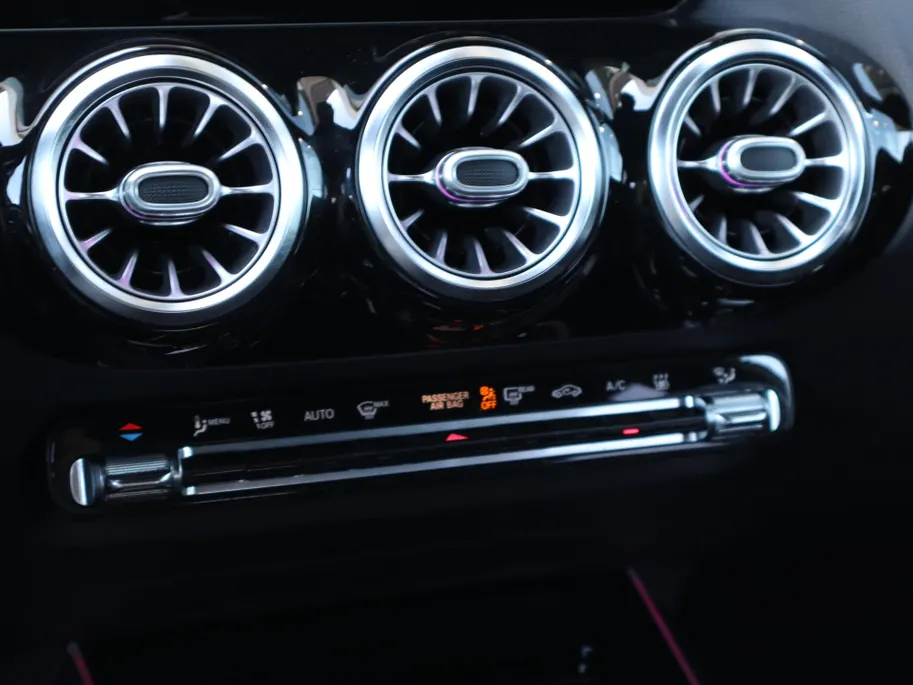 Mercedes-Benz GLA 250 e AMG Line l Stoelverwarming l Achteruitrij camera l Ambiente lichtpakket