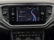 Volkswagen T-Roc 1.5 TSI 150pk DSG Sport · Camera · Trekhaak · Navigatie · Stoelverwarming · 18'' Inch ·
