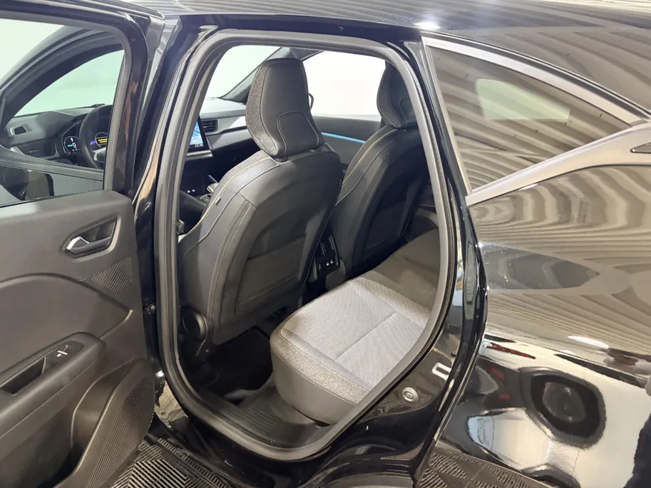 Renault Captur 145PK E-Tech full hybrid techno Automaat | 1ste Eigenaar | Google Built-in | Apple Carplay/Android Auto | Camera | Parkeersensoren | Lichtmetalen Velgen | LED Lampen | Digitale Cockpit | Licht & Regen Sensor | Armsteun |