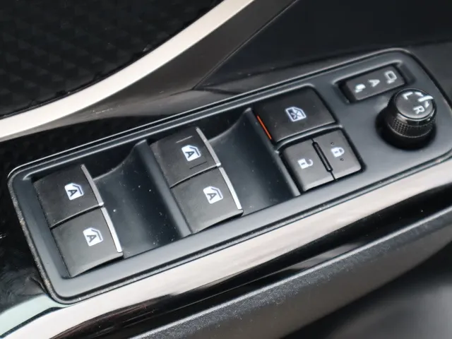 Toyota C-HR 1.8 Hybrid Style Ultimate Blindspot | Stoel en stuurverwarming | All seasons