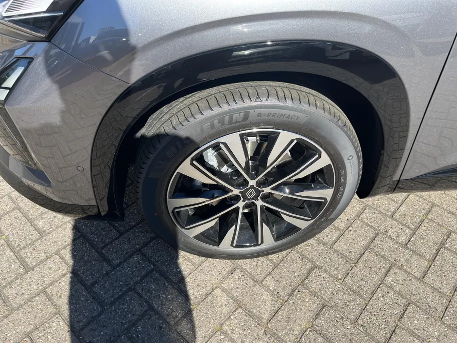 Renault Austral Techno Techno 200 pk Hybride // op voorraad met 4.000 euro korting incl. 5 jaar garantie .