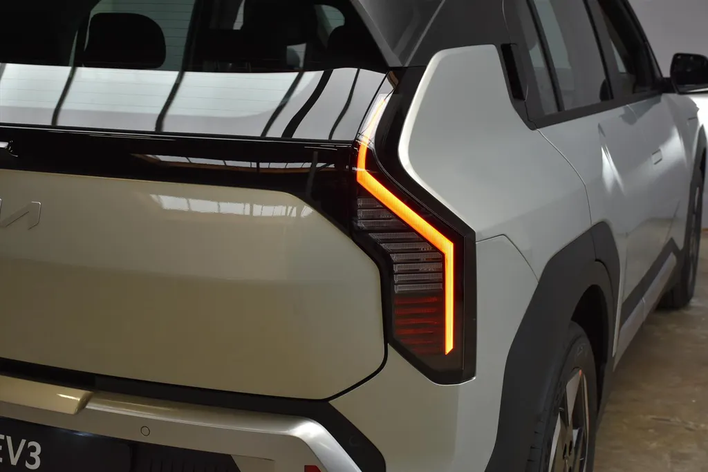 Kia EV3 81,4 kWh 204pk Air NIEUW SNEL LEVERBAAR