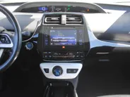 Toyota Prius 1.8 Executive | Trekhaak | Stoelverwarming | Camera | Leer | Dodehoek detectie | JBL audio | HUD | 17” LM | Navi | LED | Cruise adapt. | Incl. winterset |