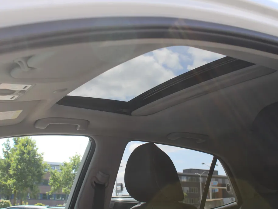 Kia Picanto 1.0 DPI GT-Line | Stuur-/stoelverwarming | Schuifdak | Camera | Dodehoek detectie | Telefoonlader | Clima | Navi | 16' LM | LED | Cruise |