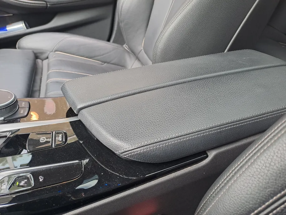 BMW 5 Serie Touring 530e xDrive M SPORT | Pano | Harman Kardon | 360 Camera | Head up | Elektrisch Wegklapbare Trekhaak | Voorstoelen verwarmd | Navigatie | Apple Carplay/Android Auto | Leer