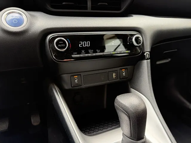 Toyota Yaris 1.5 Hyb. Dynamic | Stoelverwarm. | Allseason | Carplay |