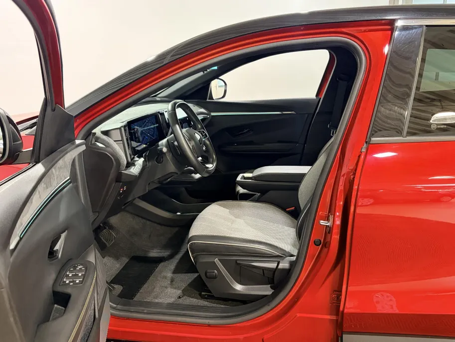 Renault Megane E-Tech 220PK EV60 Optimum Charge Techno Automaat | Pack Winter | Adaptive Cruise Control | 360 Camera | Apple CarPlay/Android Auto | Parkeersensoren | Full LED | Digital Cockpit | Lichtmetalen Velgen |