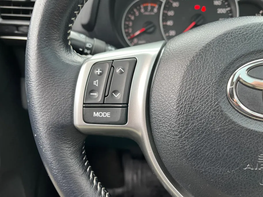 Toyota Verso-S 1.3 VVT-i Dynamic | Achteruitrij Camera | Panorama Dak | Parkeersensoren | Airco | Bluetooth | Hoge Instap | 12 Maanden Bovag Garantie