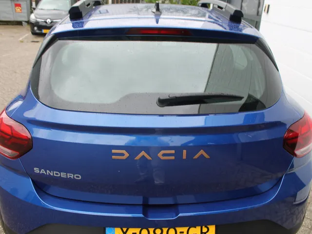 Dacia Sandero Stepway 1.0 TCe 100 PK ECO-G Extreme | Glazen schuifkanteldak | 4 seizoensbanden | Stoelverwarming voor | Pack assist | nog 2 jaar * fabrieksgarantie |