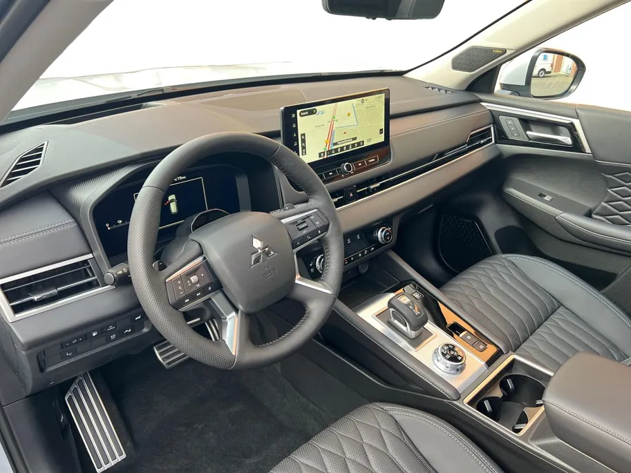 Mitsubishi Outlander 2.4 PHEV Instyle € 5.000 euro korting eigen voorraad| 8 jaar garantie| Snel leverbaar | Totaalprijs op is op.m26