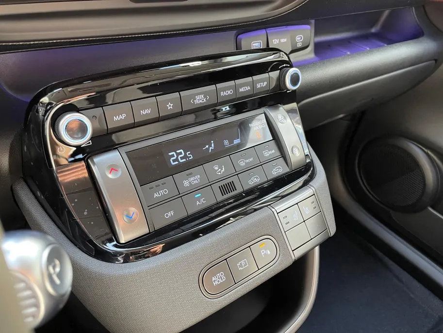 Hyundai Inster Evolve 49 kWh | Nieuw | Uit voorraad leverbaar | Zeer compleet | 360 km range | 360 graden camera | Hyundai Rotterdam - Noord |