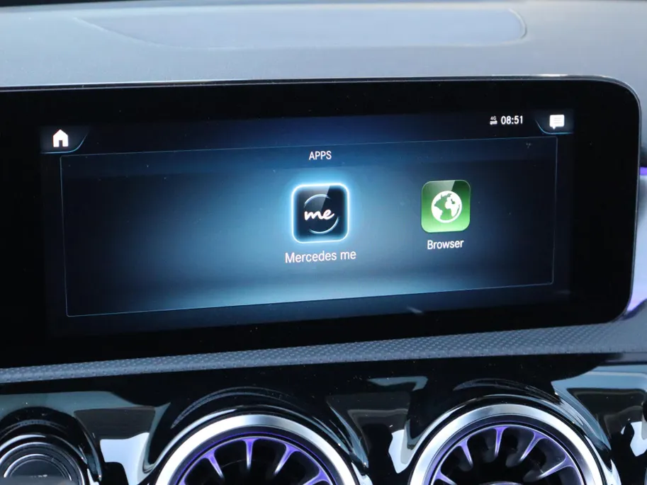 Mercedes-Benz A-Klasse 180 Business Solution AMG l Nightpakket l Achteruitrij camera l AMG Line l Ambiente lichtpakket
