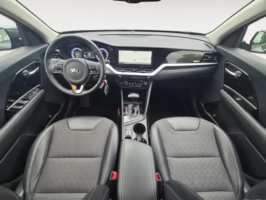 Kia Niro 1.6 GDi Hybrid DynamicLine | All Season Banden | Cruise Control | Climate Control | Camera | Navigatie | Half Leder |