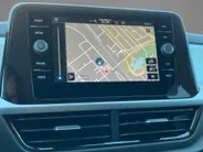 Volkswagen T-Roc 1.0TSI/110PK Life Business · Navigatie · Apple/Android Car Play · Stoelverwarming · Garantie t/m 06-06-2027 of 100000km.