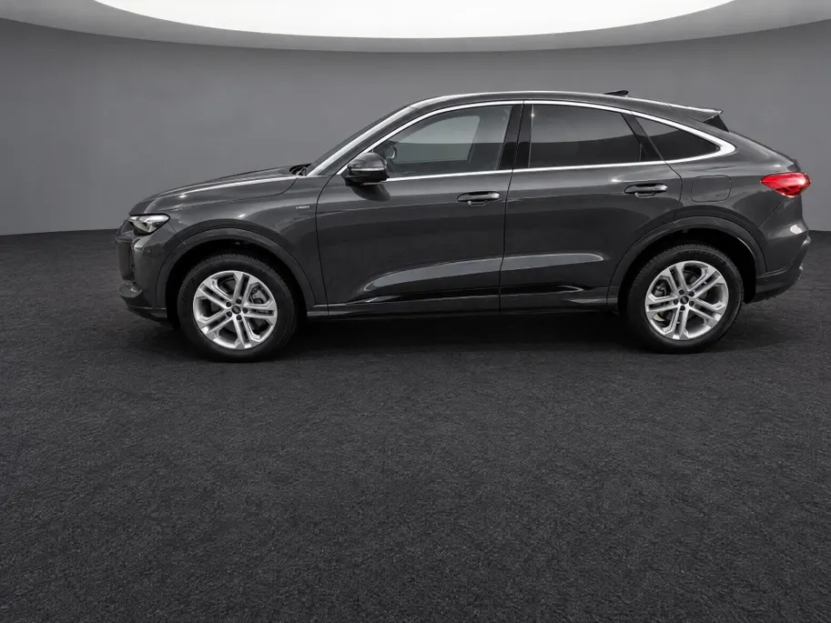 Audi Q5 Sportback e-hybrid quattro Advanced edition 299 PK · Techniekpakket plus · Panorama-glasdak · Trekhaak, elektr. wegklapbaar