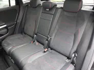 Mercedes-Benz GLA 200 Business Solution AMG l Trekhaak l Keyless l Panoramadak l Ambiente lichtpakket