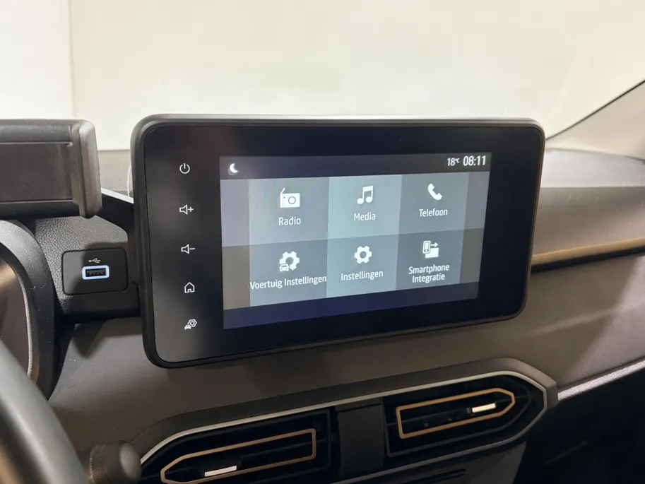 Dacia Sandero Stepway 100PK TCe ECO-G Extreme (LPG) | 1ste Eigenaar | Trekhaak | 1100KG Trekgewicht | Camera | Apple Carplay/Android Auto | Parkeersensoren | Lichtmetalen Velgen | Licht & Regen Sensor | LED Lampen|