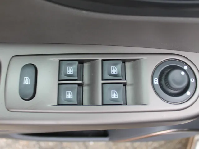 Renault Captur 1.2 TCe 120 PK EDC Barista | Automaat | Stoelverwarming voor  | lederen bekleding | Camera achter |
