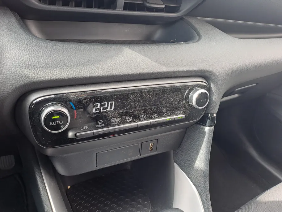 Toyota Yaris 1.5 Hybrid Dynamic | Camera | Navi |  Apple Carplay/Android Auto | Cruise control adaptief | DAB | Automaat | ECC