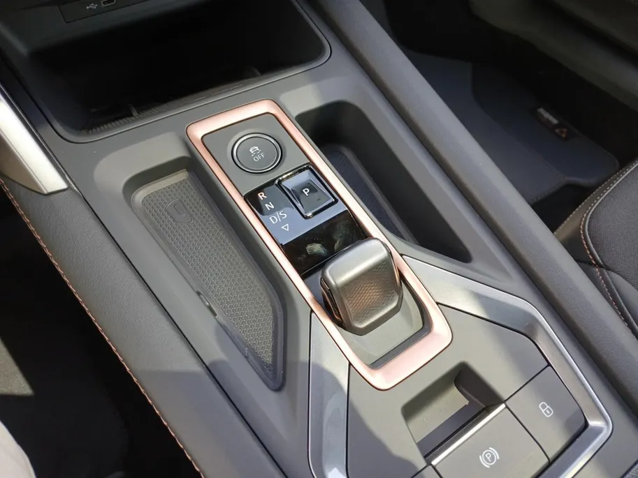 CUPRA Formentor 1.5 TSI e-Hybrid Business | NIEUWE AUTO | Elektrisch Wegklapbare Trekhaak | Schuif/Kantel Dak | Digital Cockpit | Camera | Parkeersensoren | Stoelverwarming | Stuurwielverwarming | Apple CarPlay/Android Auto |