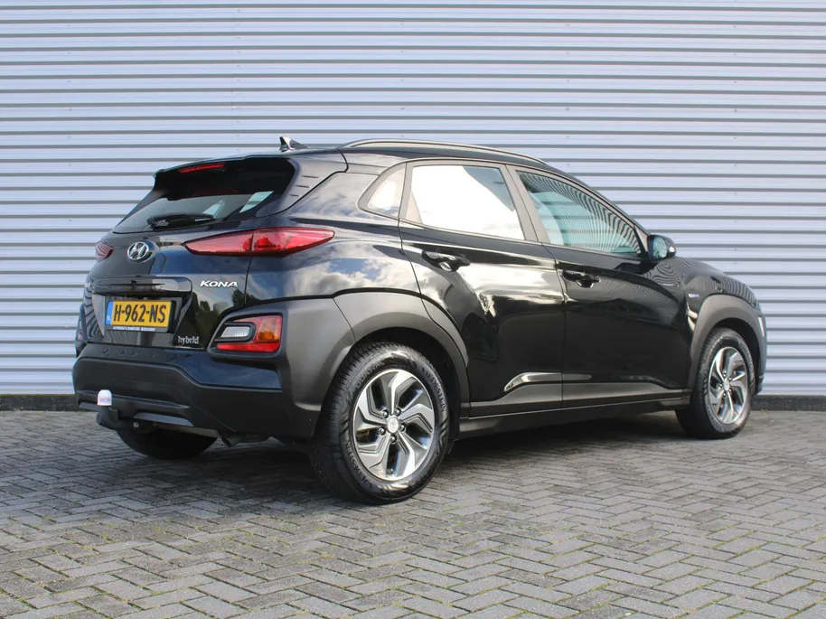 Hyundai Kona 1.6 GDI HEV Comfort | Trekhaak | Camera | 16' LM | Cruise adapt. | Navi | Apple Carplay/Android Auto | Clima | All seasons |