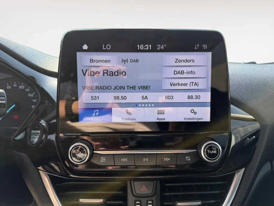 Ford Fiesta 1.0 EcoBoost Titanium | Dealer onderhouden | Winter pack | Parkeersensor achter | Apple carplay & Android auto | Navigatie via carplay | Cruise control | Elektr. inklapbare buitenspiegel | Privacy glas |