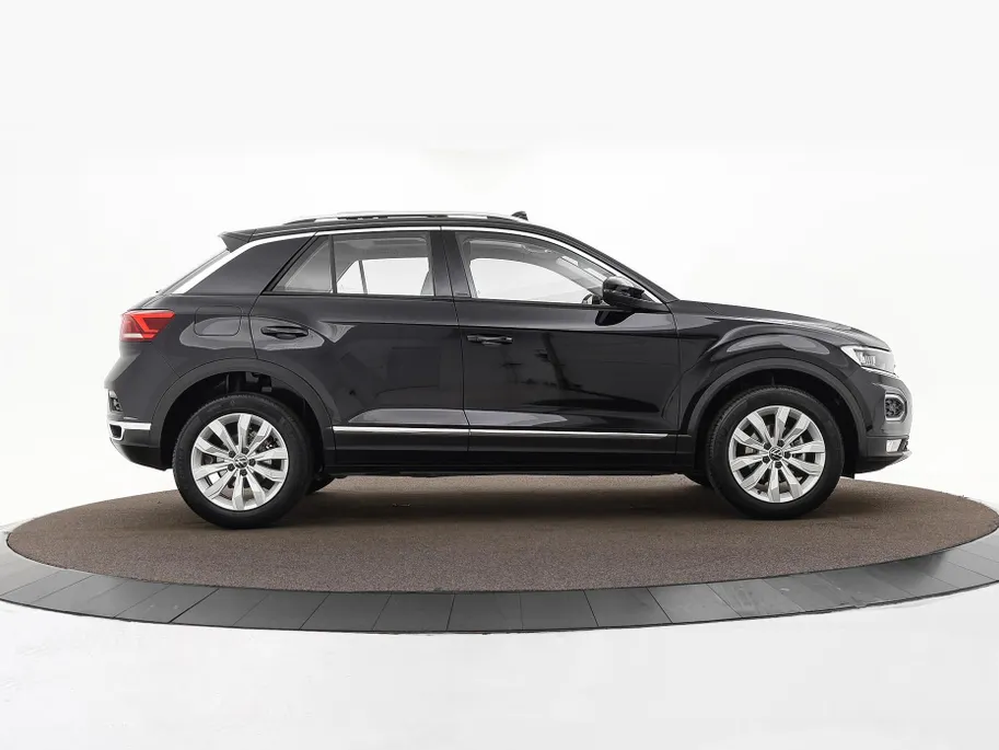 Volkswagen T-Roc 1.5 TSI 150pk DSG Sport · Panoramadak · Camera · Keyless · Apple/Android Car Play · Navigatie · Dodehoek Detectie · 17'' Inch ·